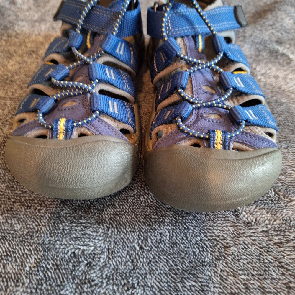 Keen Kids Newport H2 Closed Toe Water Sandals Youth 1 US‎ Swimming Beach